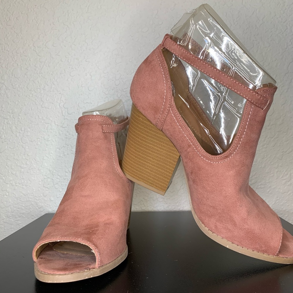 Quipid Peep toe Bootie